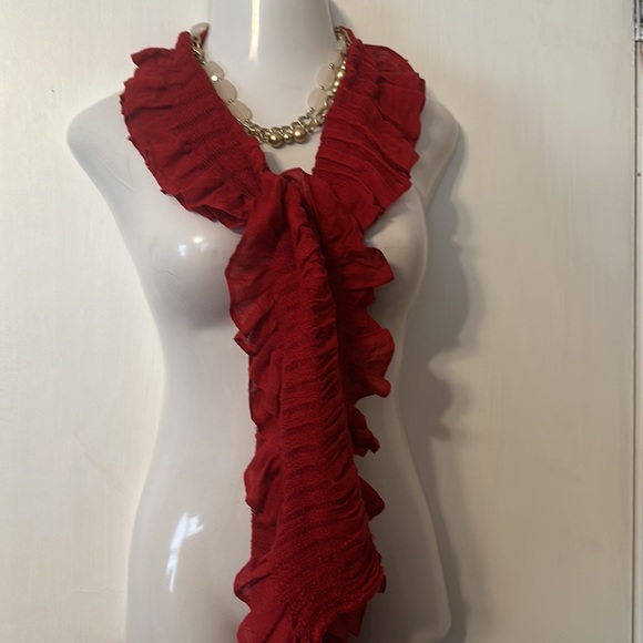 THE LIMITED RED SCARF - Picture 5 of 7